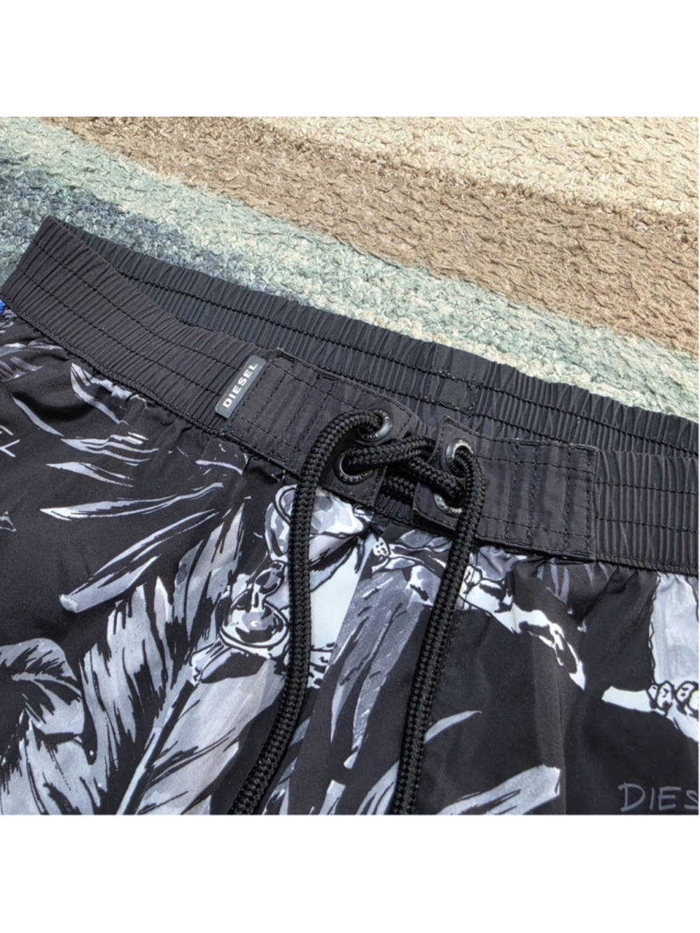 Diesel Beachwear Swim Trunks Mens S Black Tropical Print Drawstring Shorts - Picture 3 of 7